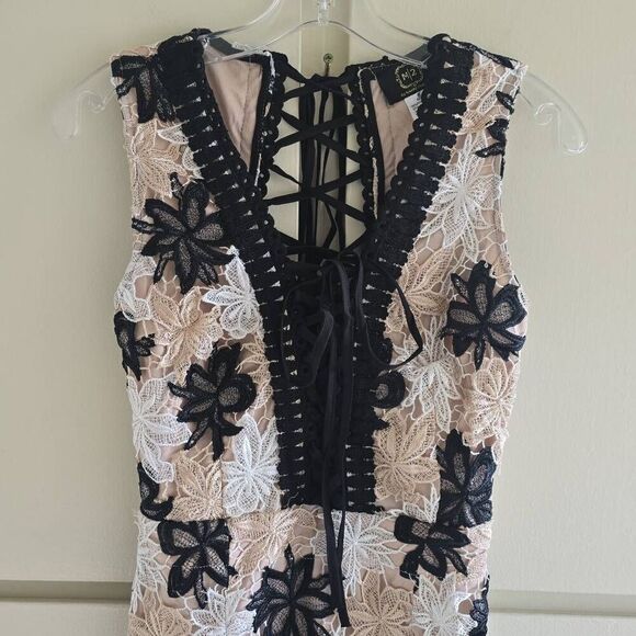 M 2 by Mocha Apparel "Tiger Lily" 3D Lace, Blk/Iv/ Bge Knee lgth Dress, NWT, S - Picture 2 of 8